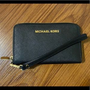Michael Kors Mercer Multifunction Phone Wallet